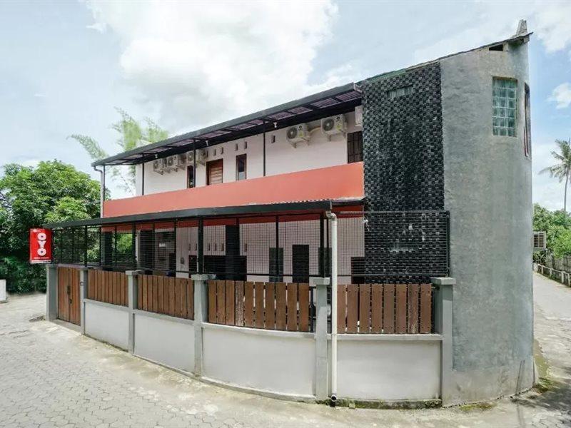 Reddoorz Syariah At Falisha Umy Ngabean Exterior photo