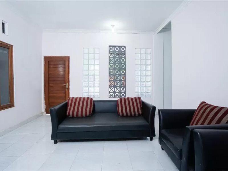 Reddoorz Syariah At Falisha Umy Ngabean Exterior photo