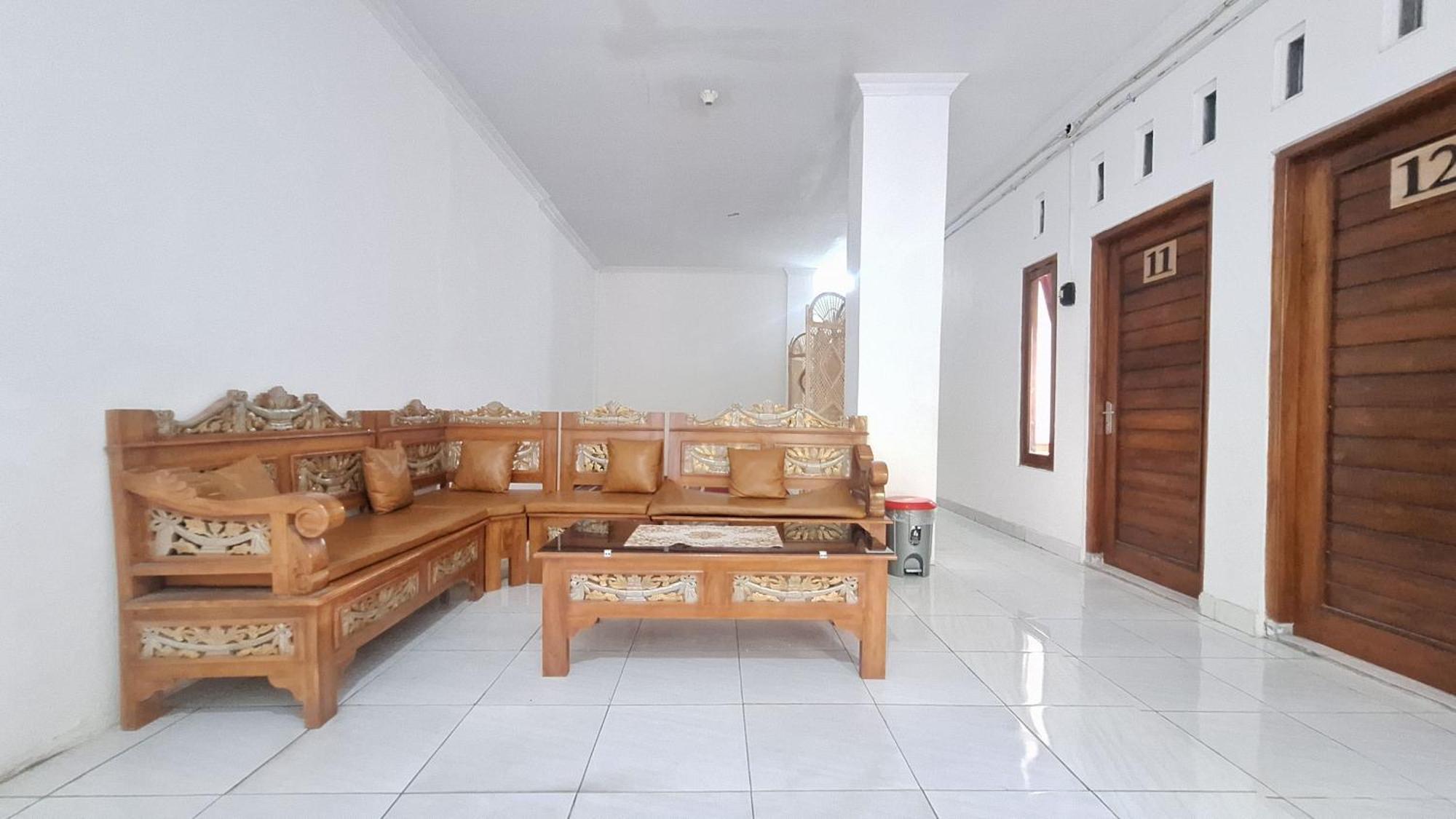Reddoorz Syariah At Falisha Umy Ngabean Exterior photo