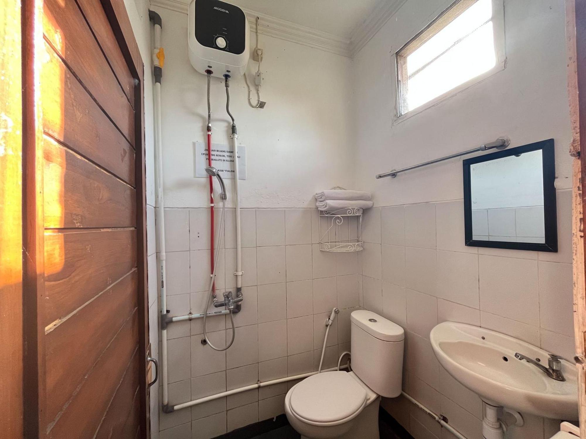 Reddoorz Syariah At Falisha Umy Ngabean Exterior photo